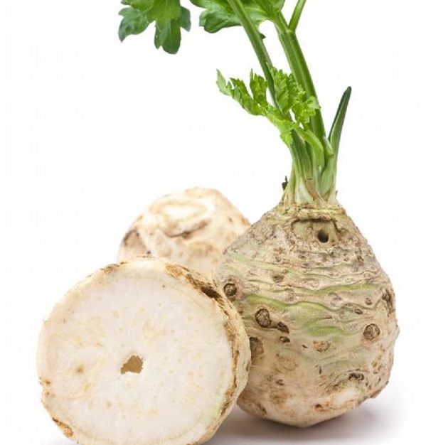 Zimní celerový salát s jablky 