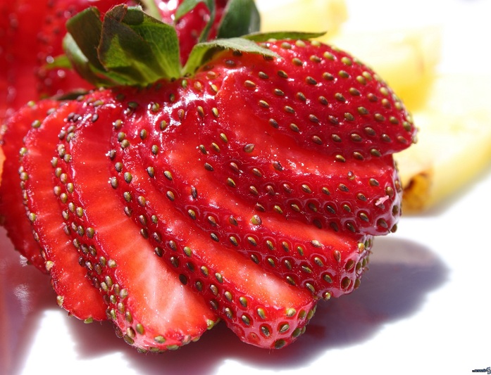 Jahodový salát s kokosem 