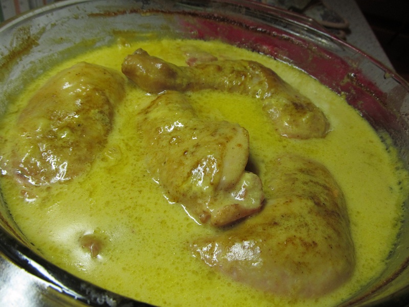 Kuřecí stehýnka na cibuli a kari