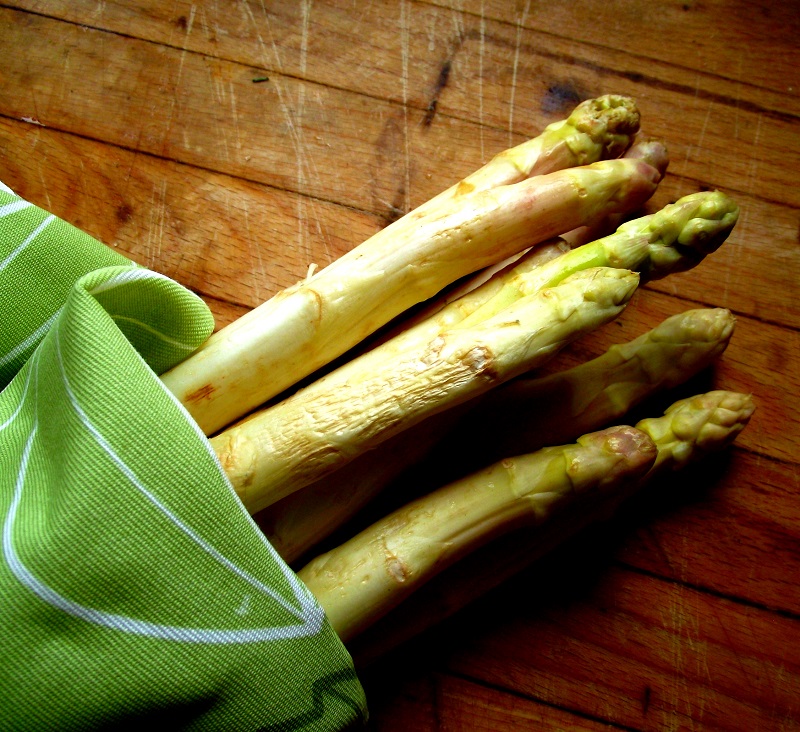 Chřest s pancettou a sýrem